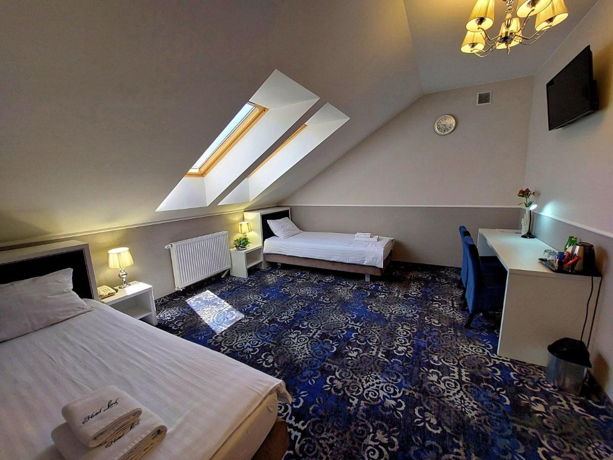 Hotel Lord 라돔 외부 사진