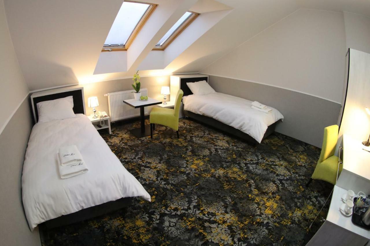 Hotel Lord 라돔 외부 사진