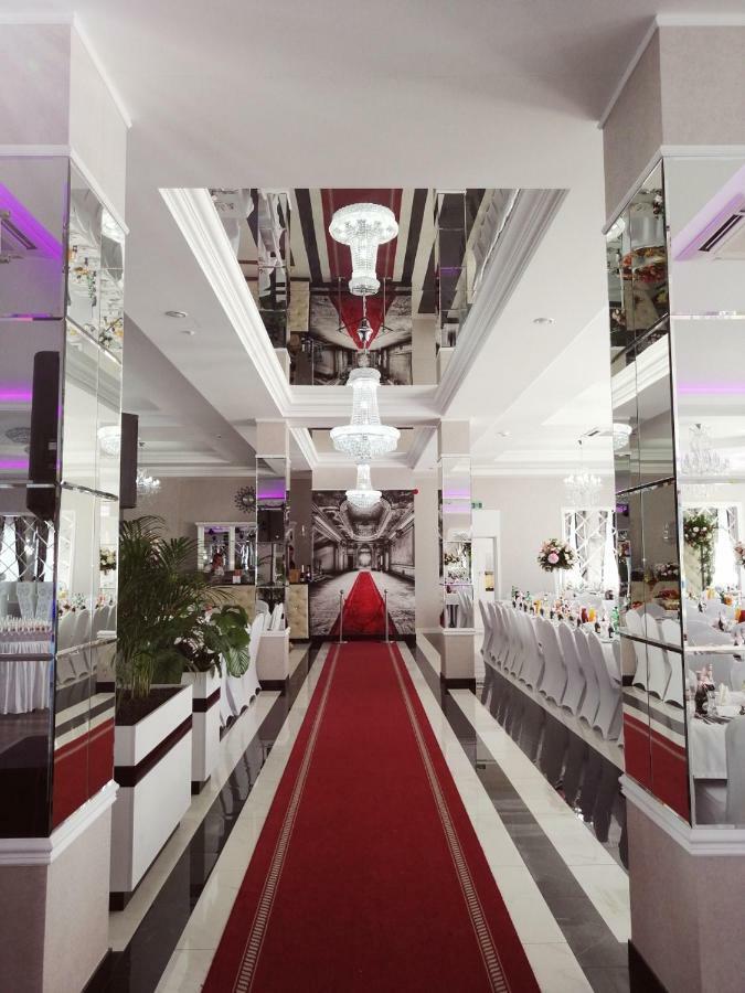 Hotel Lord 라돔 외부 사진